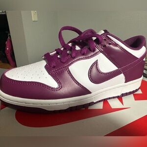 Nike dunks purple/white 8.5W 7Y